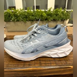 ASICS novablast 2 women’s size 8
